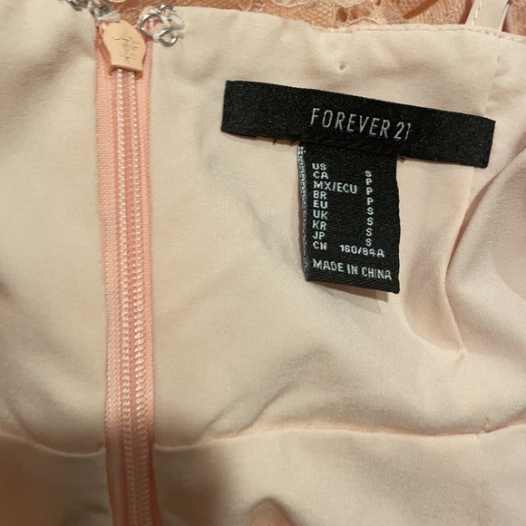 Light pink strap lace mini dress - Picture 3 of 3